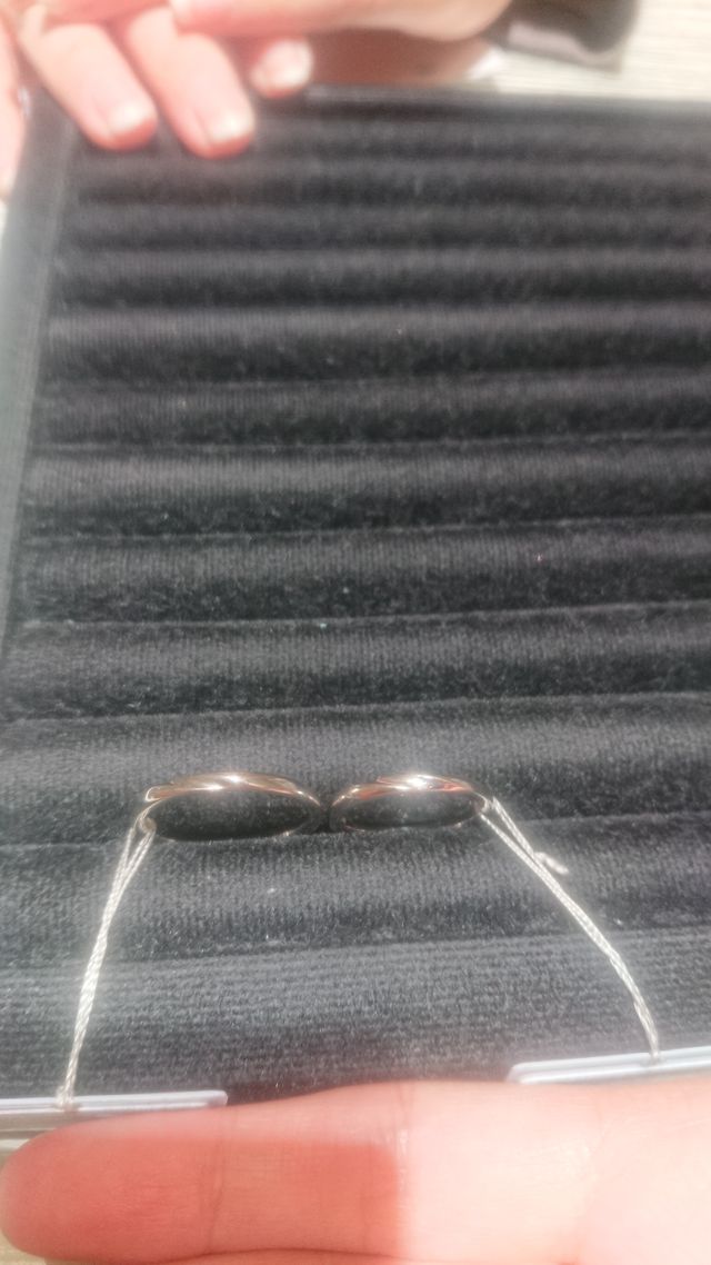 ウェーブがすこしかかったデザイン