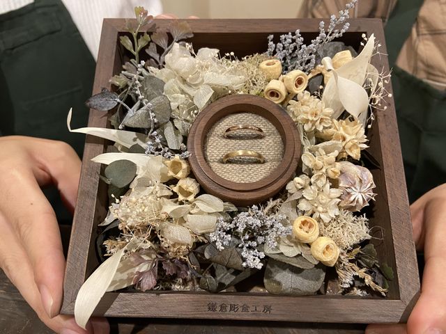 撮影用のリングピローにのっけました