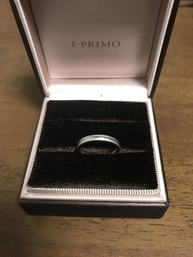 男性用の結婚指輪です。