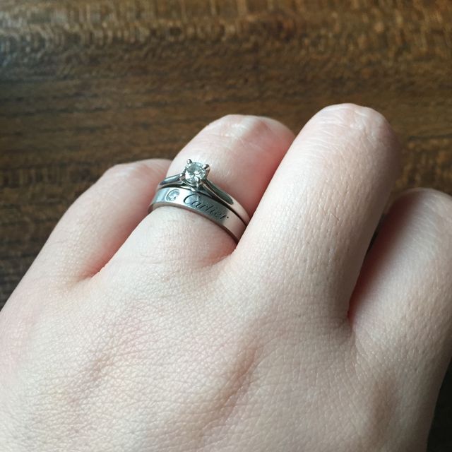 結婚指輪との重ね付け。