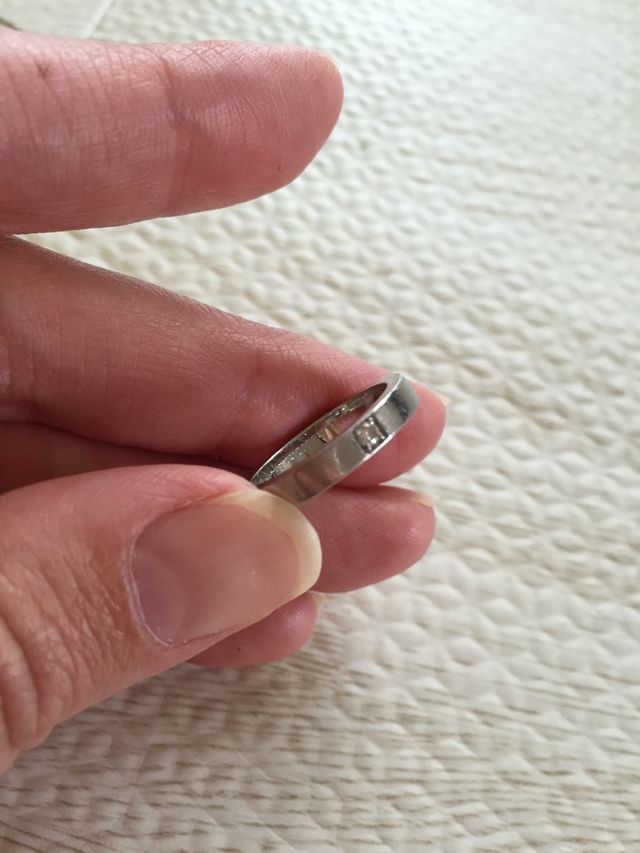 真ん中のダイヤがスクエアになっているところがお気に入りです