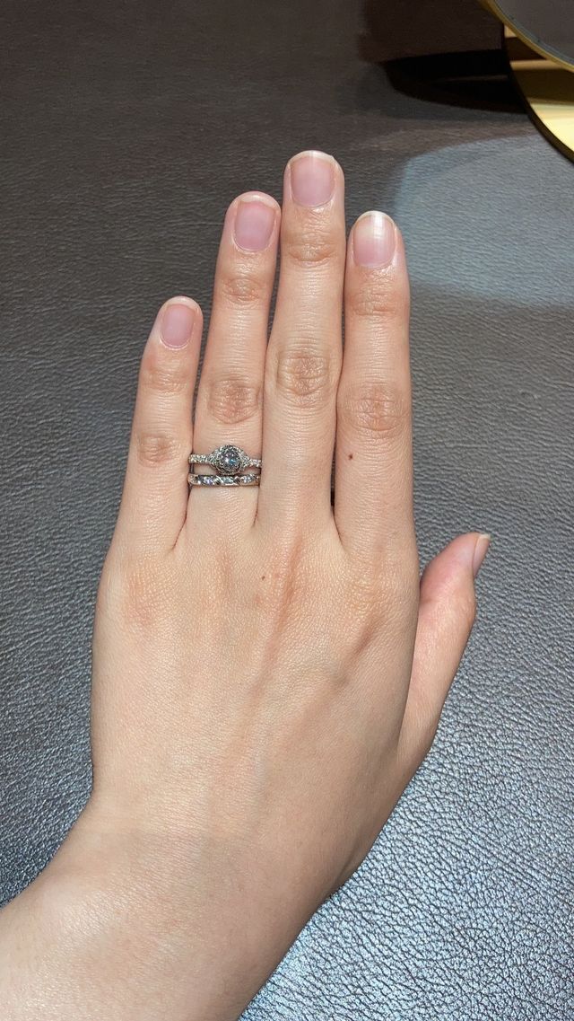 婚約指輪はとの着用イメージです