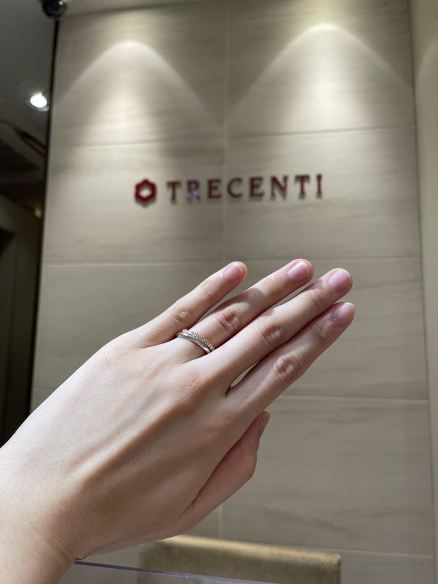 最終的に購入した指輪です。予算が余ったので二連にしました。