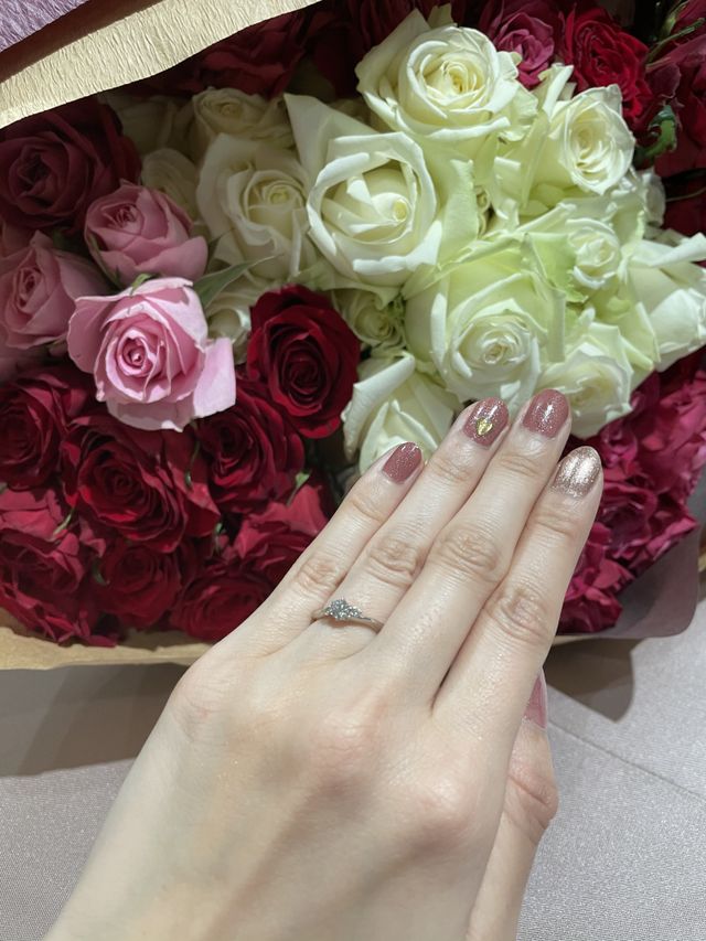 シンプルですがダイヤモンドの存在感があります。