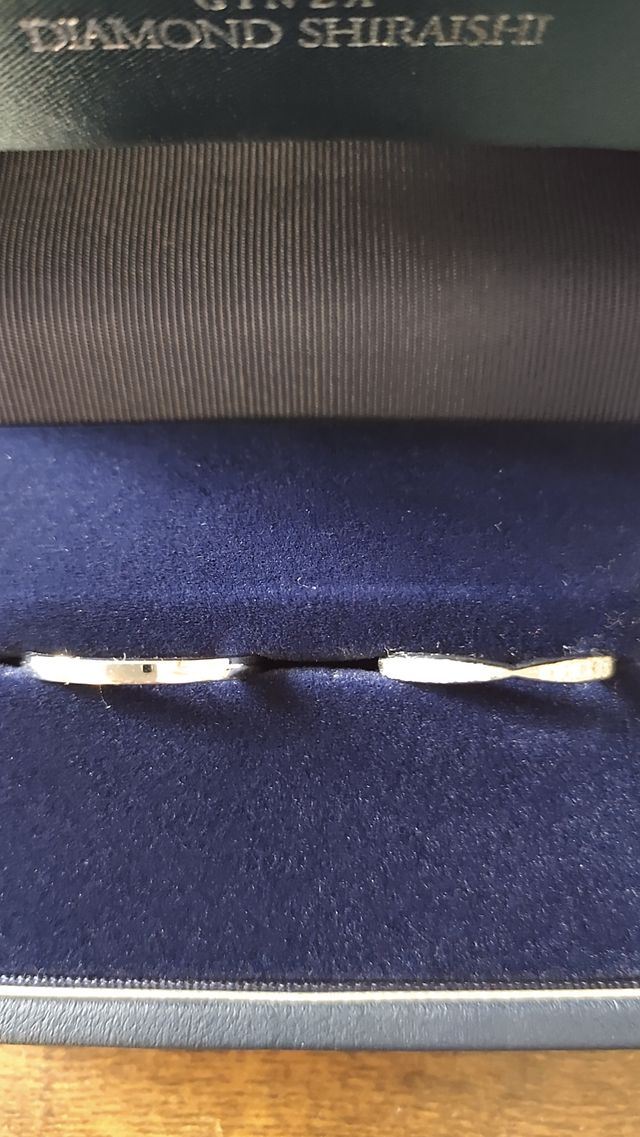 婚約指輪もだったのでこちらで結婚指輪も一緒に購入しました。
