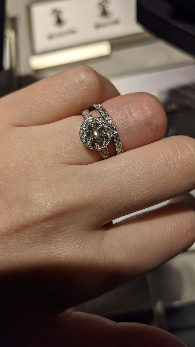 イコーヌとロマンスのフルエタニティリング