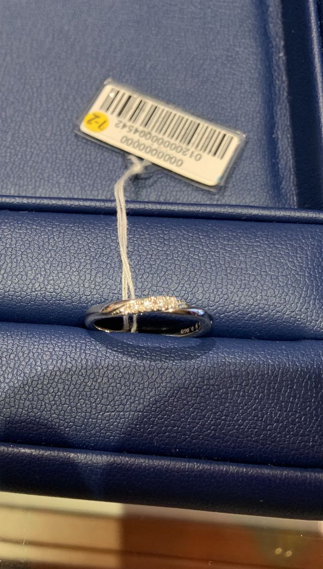 ストーンの引っ掛かりなし。
付け心地良し。