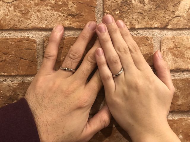 V字にウェーブしたデザインで製作しました。