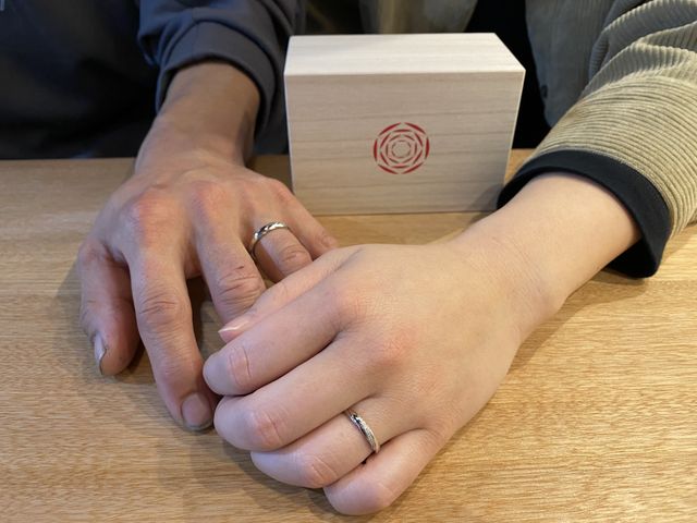 指輪の受取時に記念に撮影していただきました。