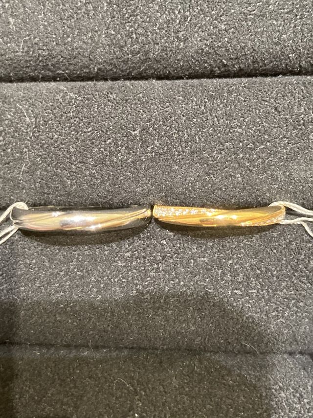 検討した指輪の写真です。