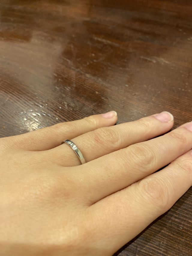 甲丸と平打の中間のデザインにしました。