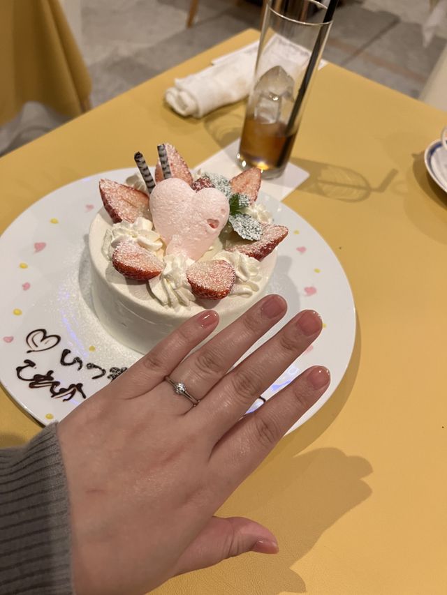 指輪を選びに行った後、記念日のタイミングで渡してくれました。