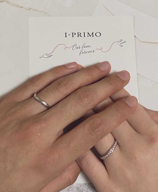 つけている写真