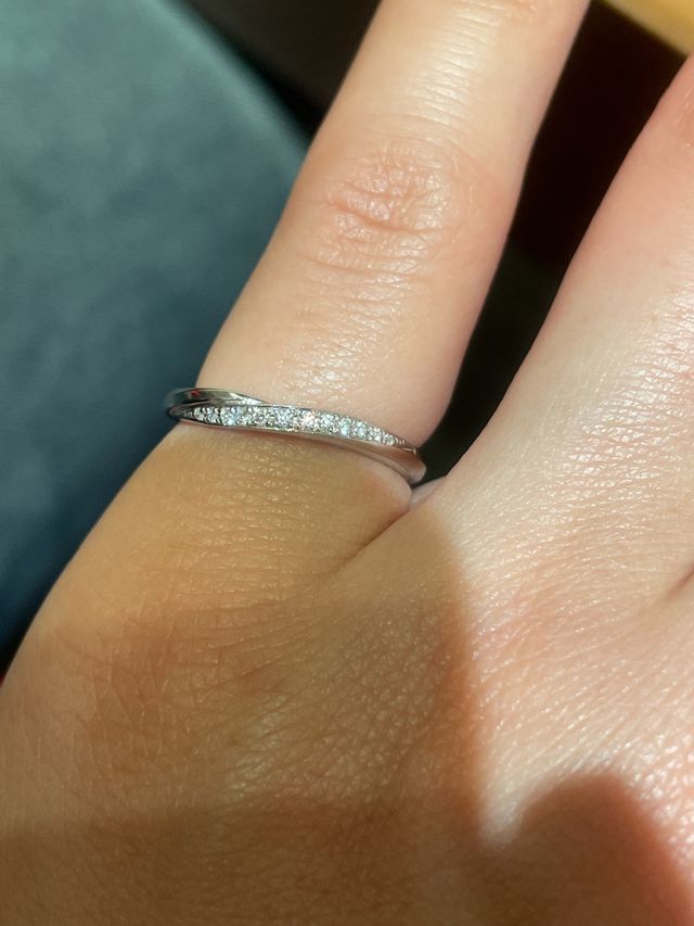 プラチナ製、ダイヤモンド付き、ウェーブ型