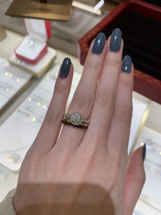 カルティエのデスティネの婚約指輪です。