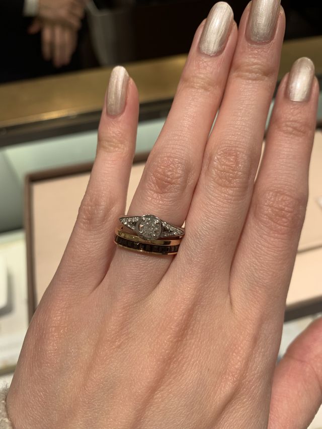 ブルガリのインコントロダモーレの婚約指輪です。