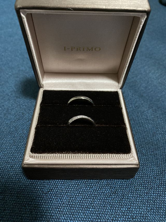 上が男性用、下が女性用の結婚指輪です。