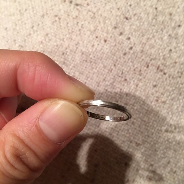 内側にはcartierと刻印がされています