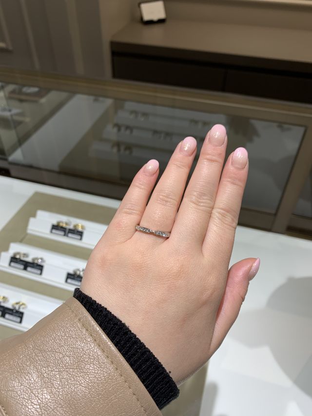 リボンのようなデザイン結婚指輪with