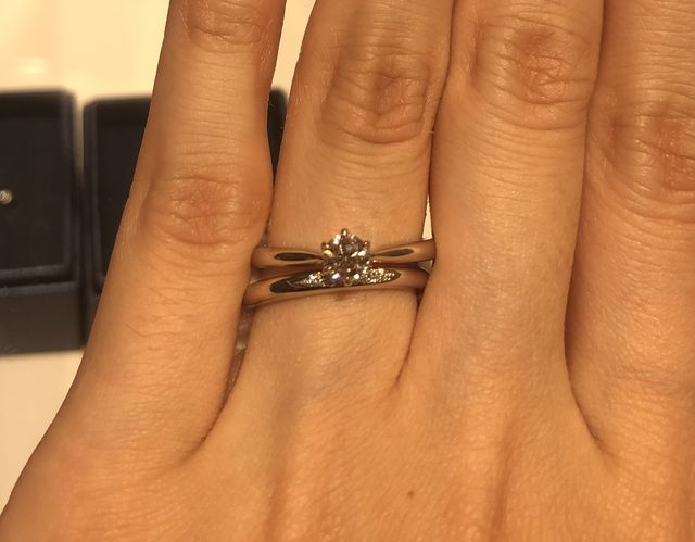 ダイヤモンドが綺麗で、重ね付けした時の相性がよかったです。