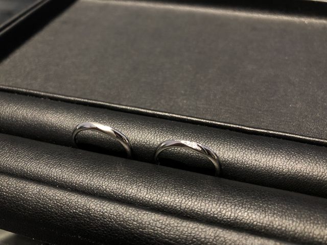 ダイヤモンドがシンプルに入っているがしっかり輝いている。