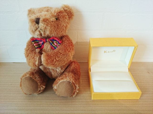 ケースと、購入した際のプレゼントのくまさん