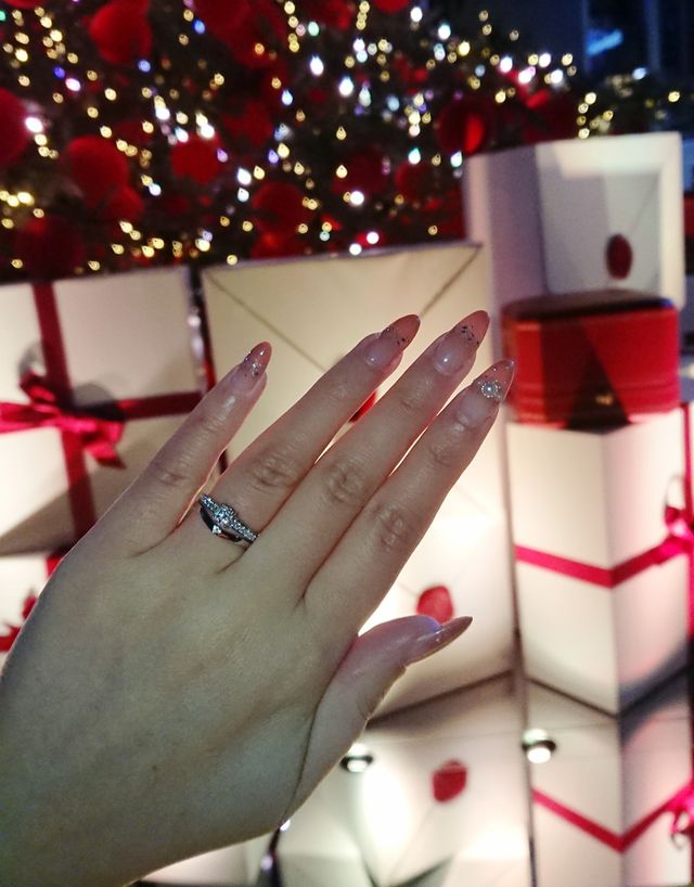 婚約指輪1895パヴェと重ね付けする時は曲線を前に