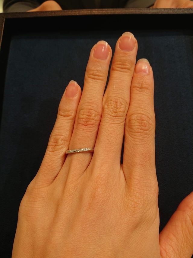 ダイヤモンドが表についてあり、とてもゴージャスでした。