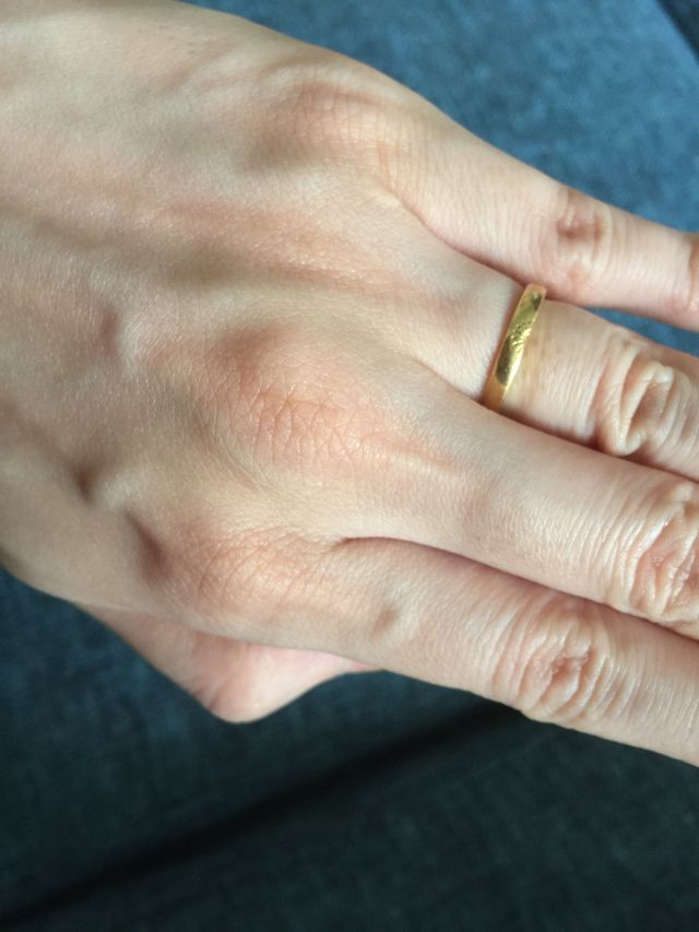 指輪のテーマに合わせたイラスト、太陽のマークがついています。