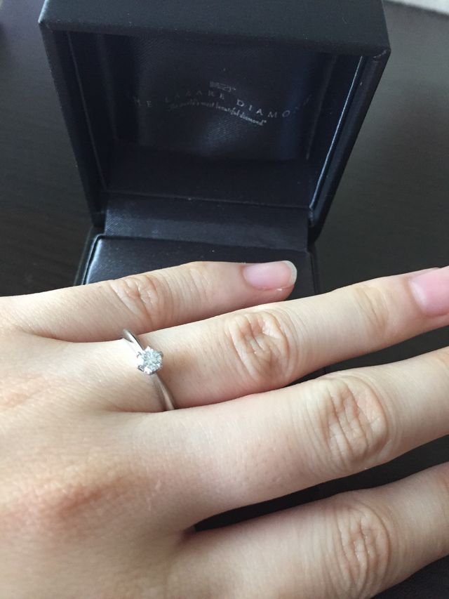 指が細く見えるデザイン