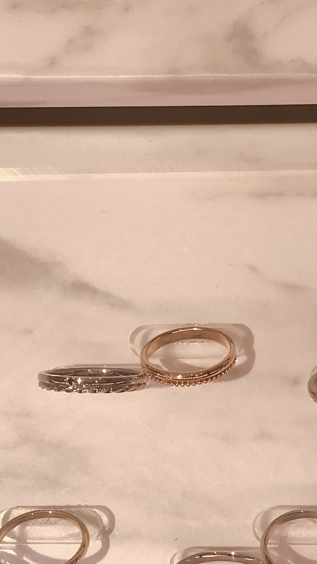 ゴールドとプラチナのデザイン性があるリング