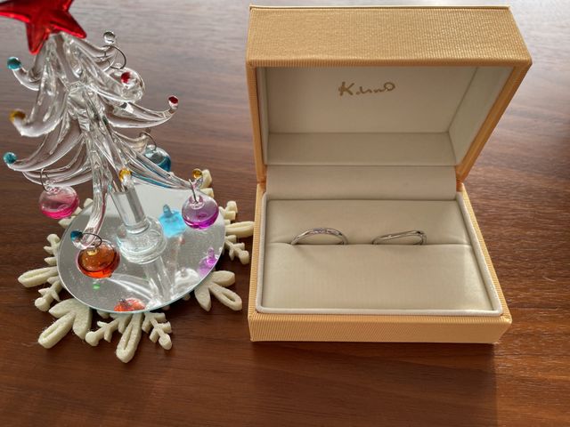 結婚指輪。
メビウスにイニシャル、オリジナルデザインを入れて