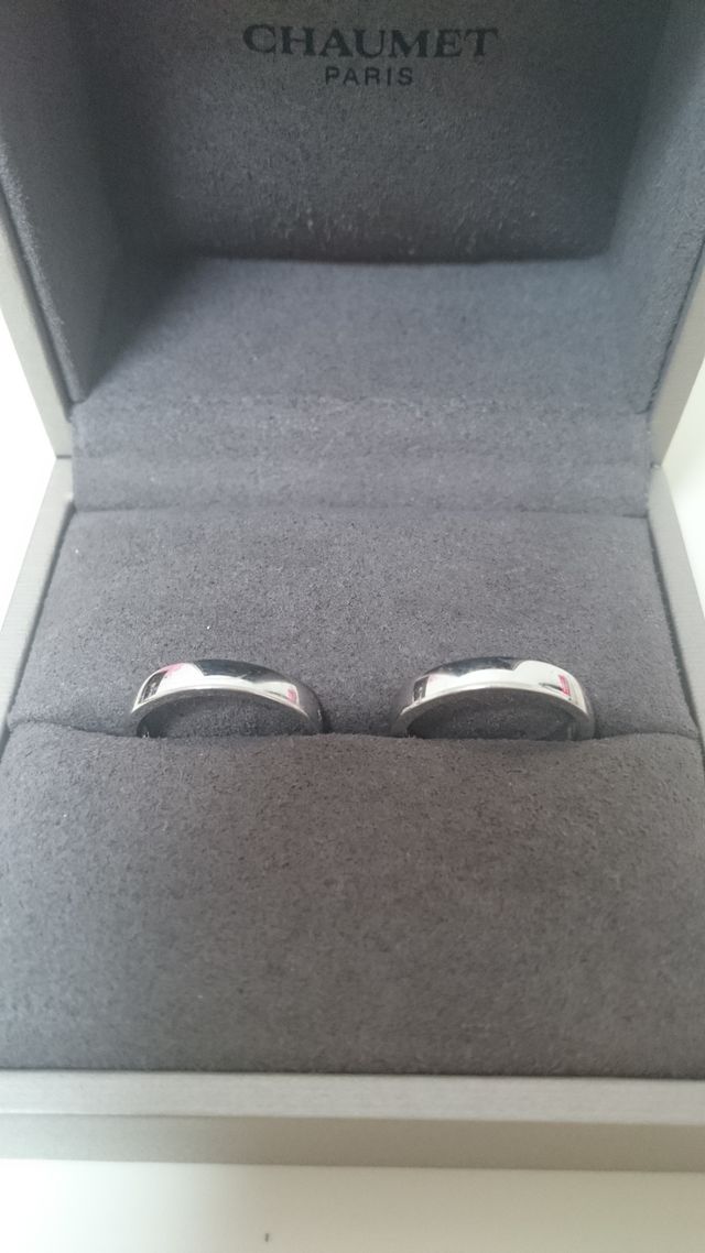 どちらとも、飾りなどのないプレーンのタイプです。