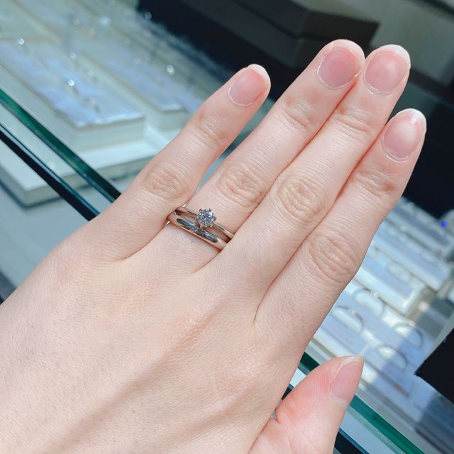 婚約指輪と結婚指輪の試着です。