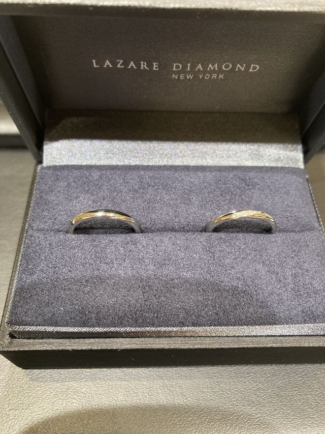 受け取り時の写真です。箱は厚みがあり、重厚感があります