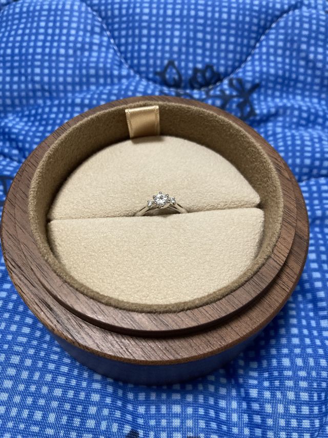 婚約用に購入した指輪です。