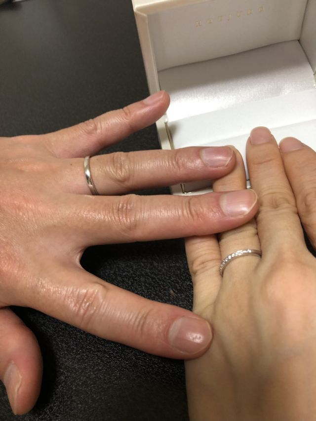 女性用は10粒のメレダイヤがついてます