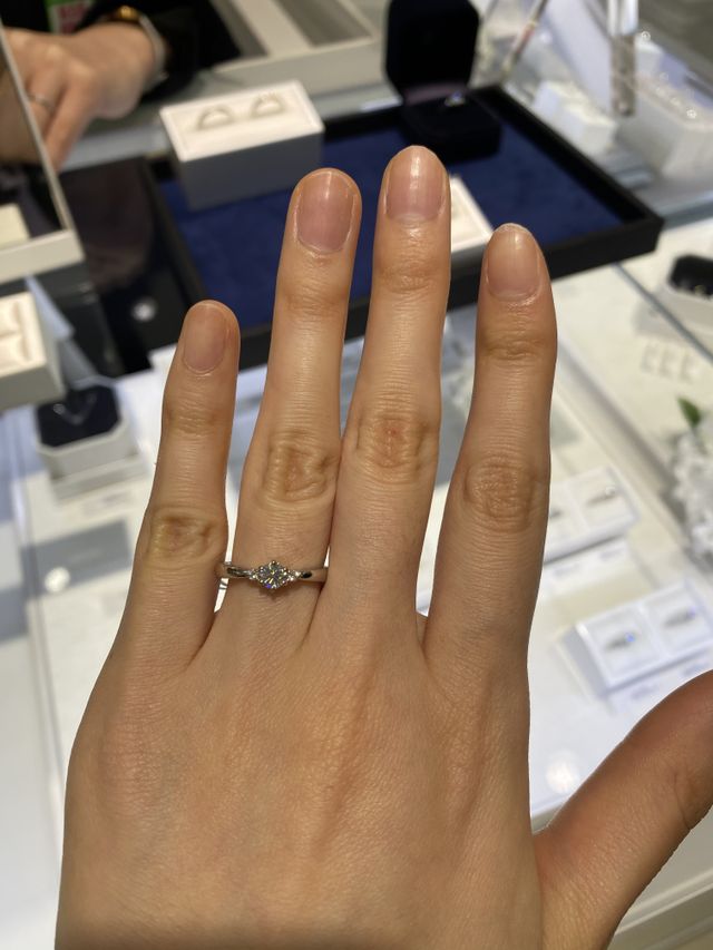 ストレートですっきりとしたシンプルなデザイン。