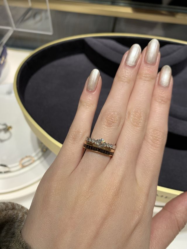 ショーメのビーマイラブの婚約指輪です。