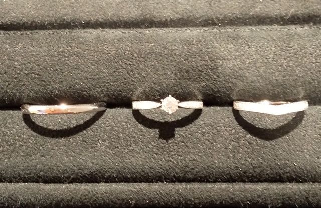 婚約指輪と結婚指輪です。