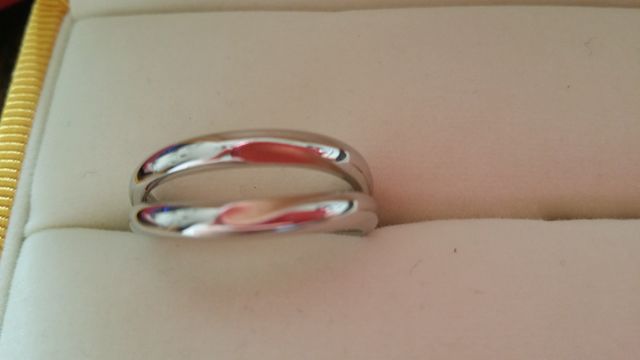 2つのリングを合わせるとハートになります！！