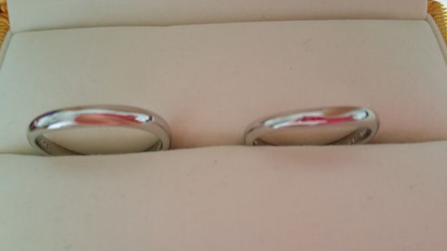 ゆるやかなカーブになっているので指になじみます