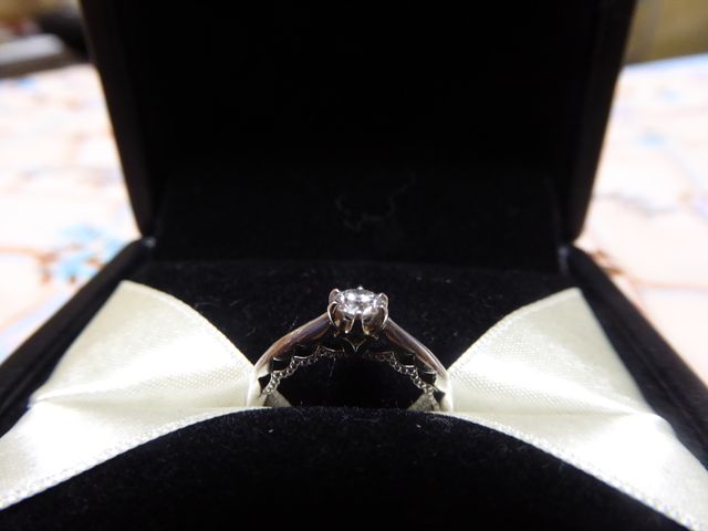 横から見たらレースのようなデザイン。