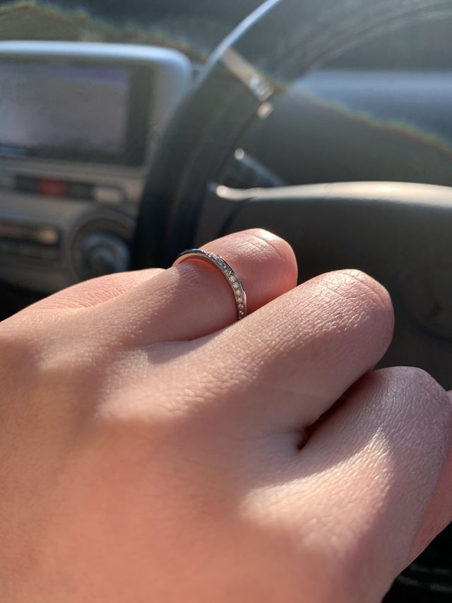 メレダイヤがぎっしりつまっていてどの角度からみても綺麗