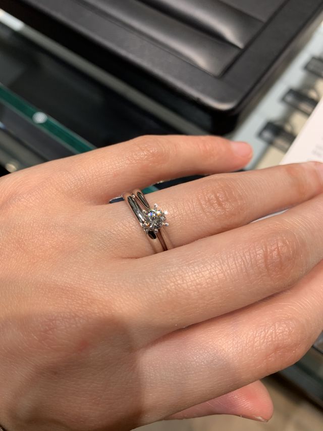 婚約指輪との重ね付け