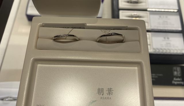 デザインが気に入って試着させて頂いた指輪です。