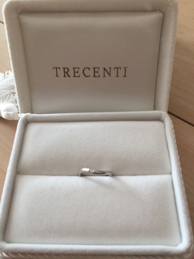 この指輪に使われているダイヤは、「双子ダイヤモンド」です。