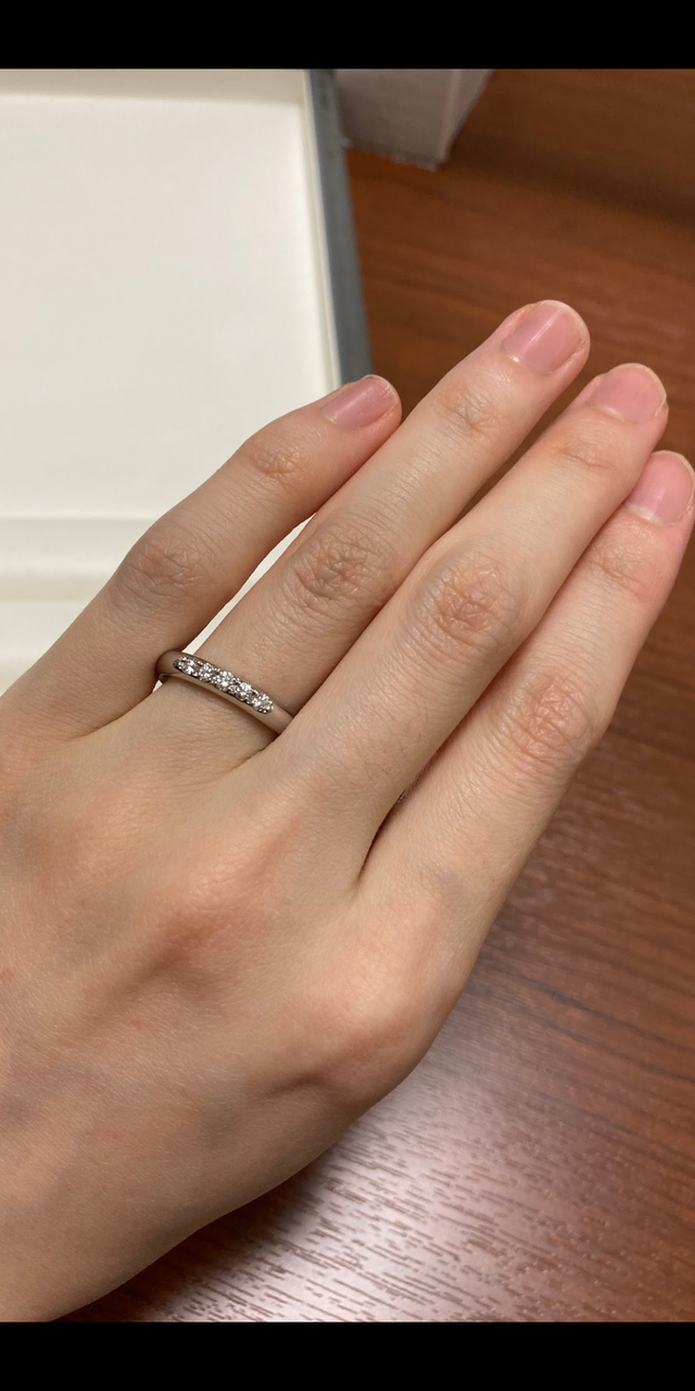 ダイヤモンドが5石の結婚指輪