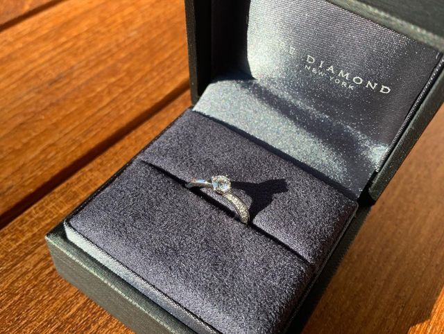 婚約指輪　パレス　0.3カラット