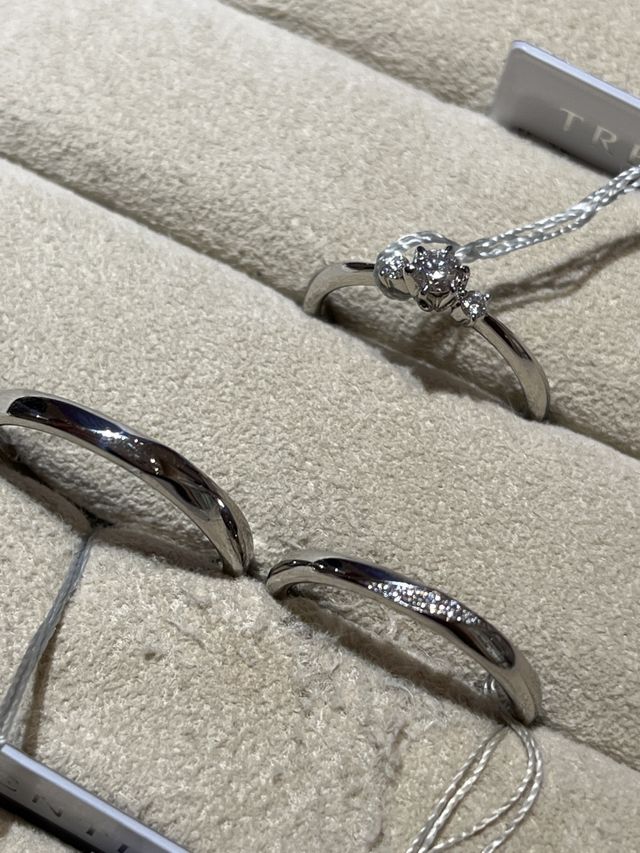 セットでつけられるようなデザインにしました。